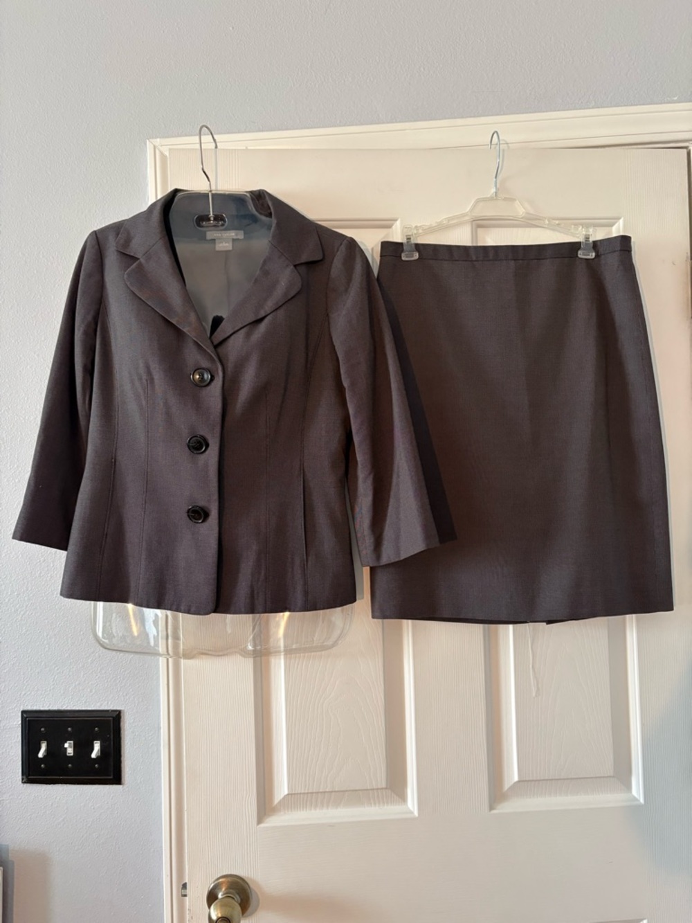 Ann Taylor Women’s Dark Gray Two-Piece Skirt Suit Jacket Set Sz 6